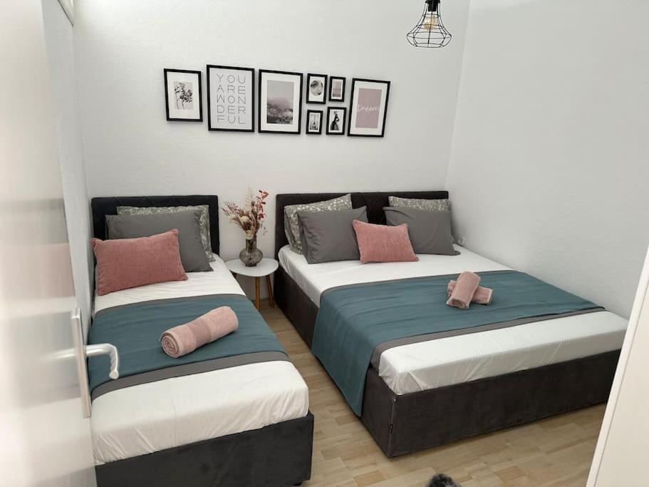 Beautiful Fully Renovated Apartment By The Sea, Large Balcony With Enchanting Views ネウム エクステリア 写真