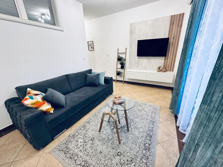Beautiful Fully Renovated Apartment By The Sea, Large Balcony With Enchanting Views ネウム エクステリア 写真