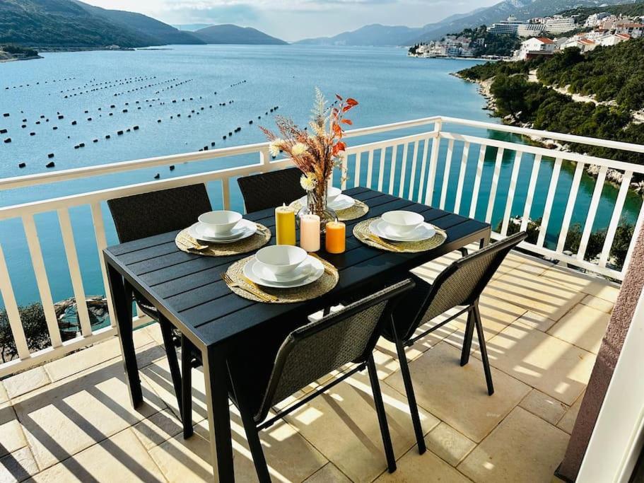 Beautiful Fully Renovated Apartment By The Sea, Large Balcony With Enchanting Views ネウム エクステリア 写真