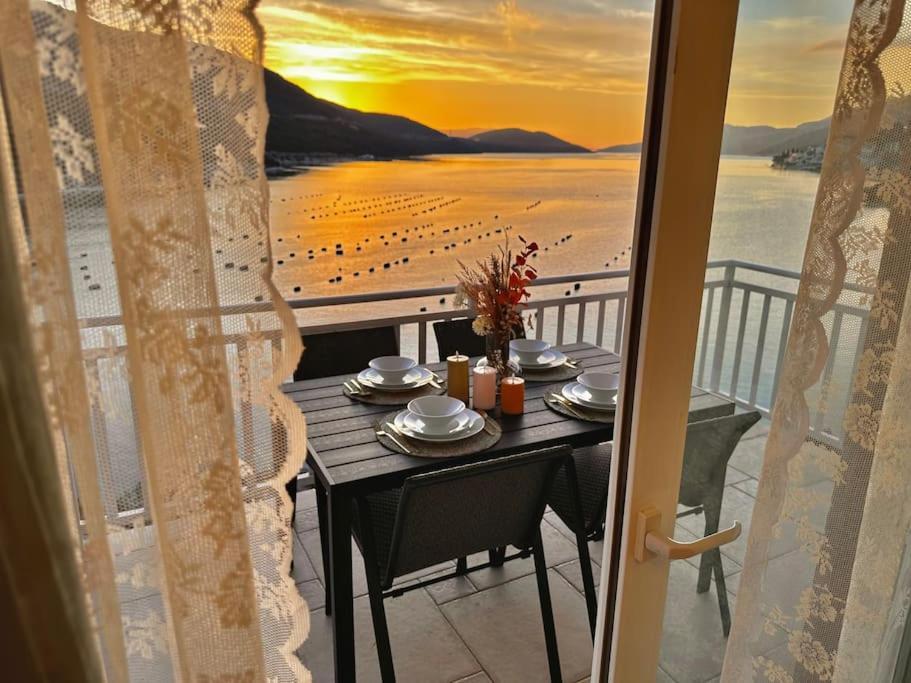 Beautiful Fully Renovated Apartment By The Sea, Large Balcony With Enchanting Views ネウム エクステリア 写真