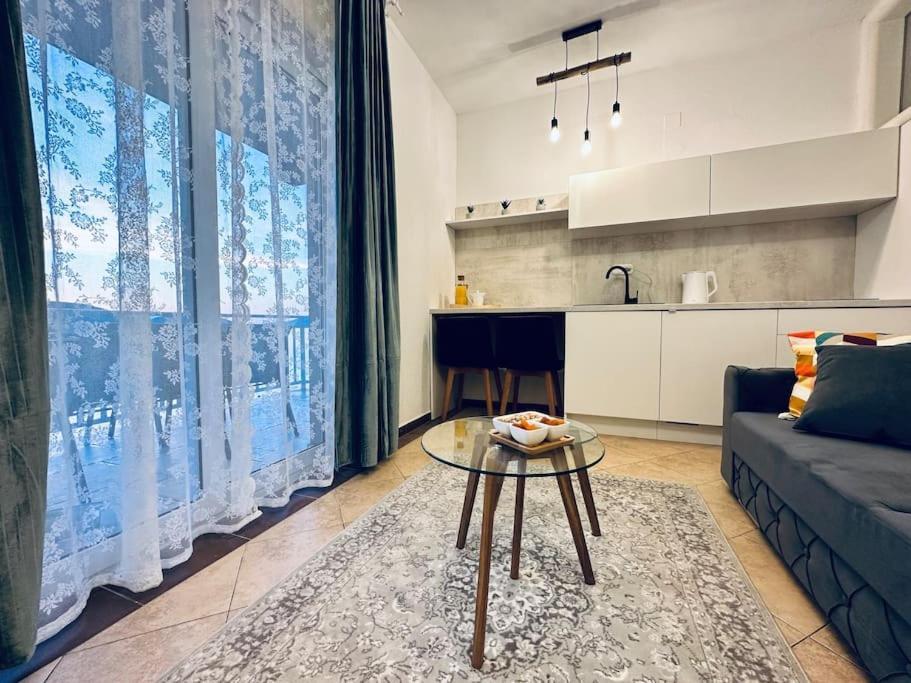 Beautiful Fully Renovated Apartment By The Sea, Large Balcony With Enchanting Views ネウム エクステリア 写真