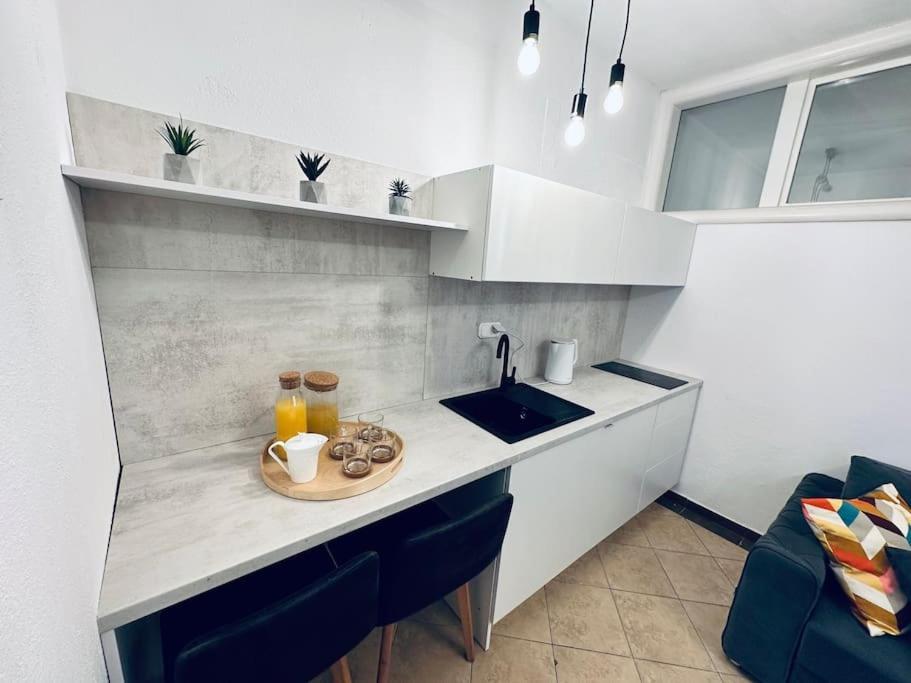 Beautiful Fully Renovated Apartment By The Sea, Large Balcony With Enchanting Views ネウム エクステリア 写真